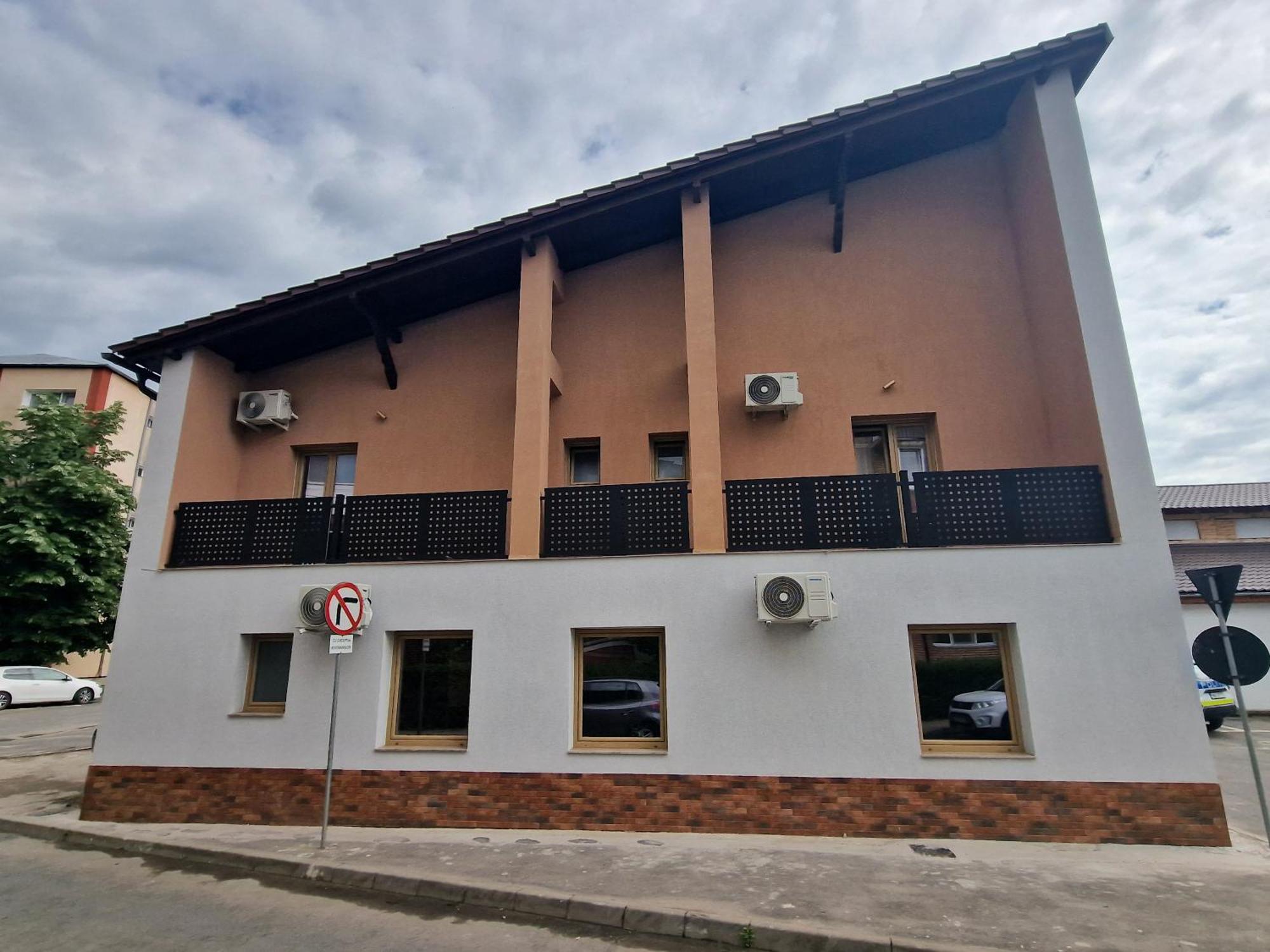 Colt De Rai Hotel Resita Exterior photo