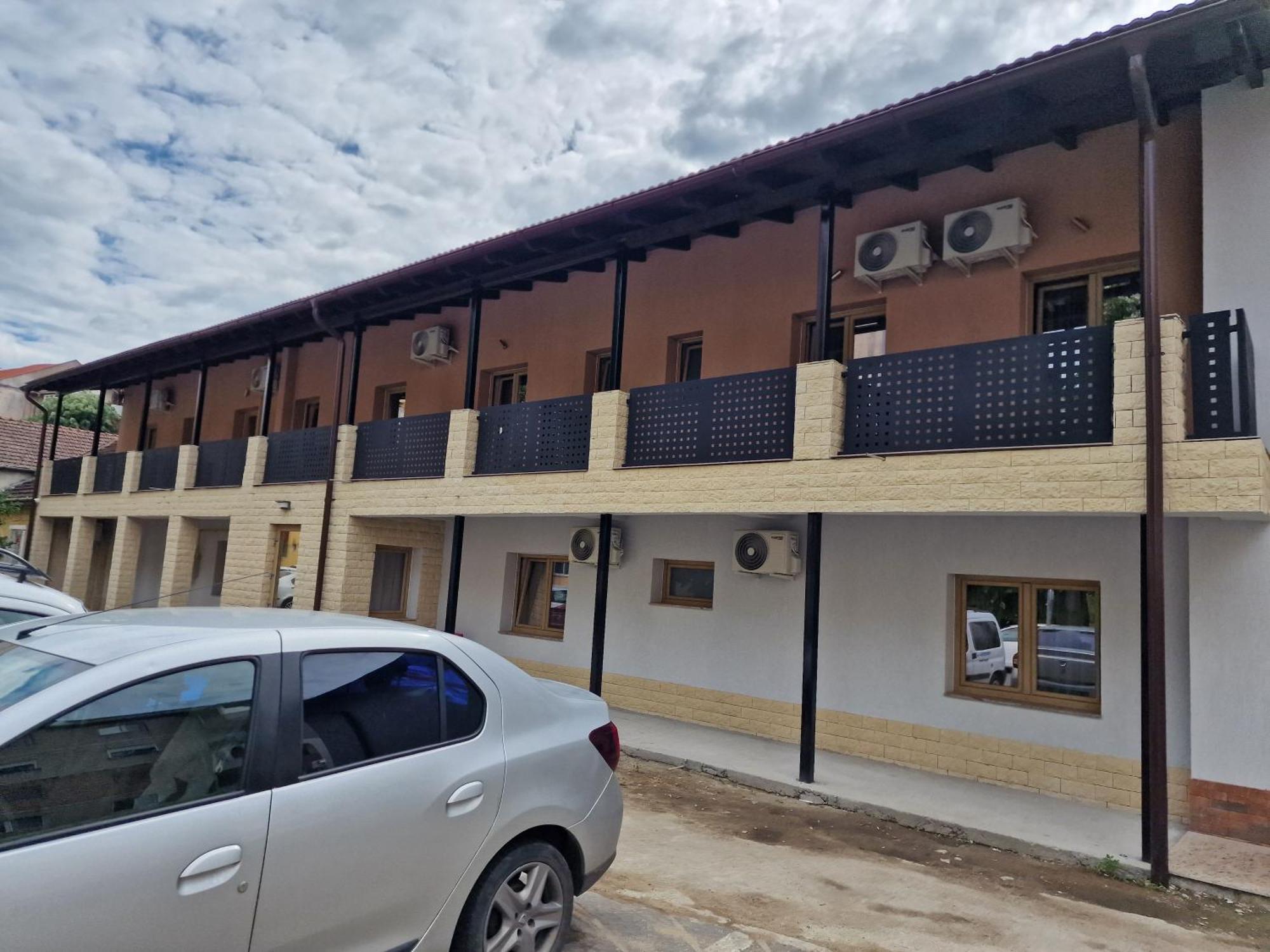 Colt De Rai Hotel Resita Exterior photo