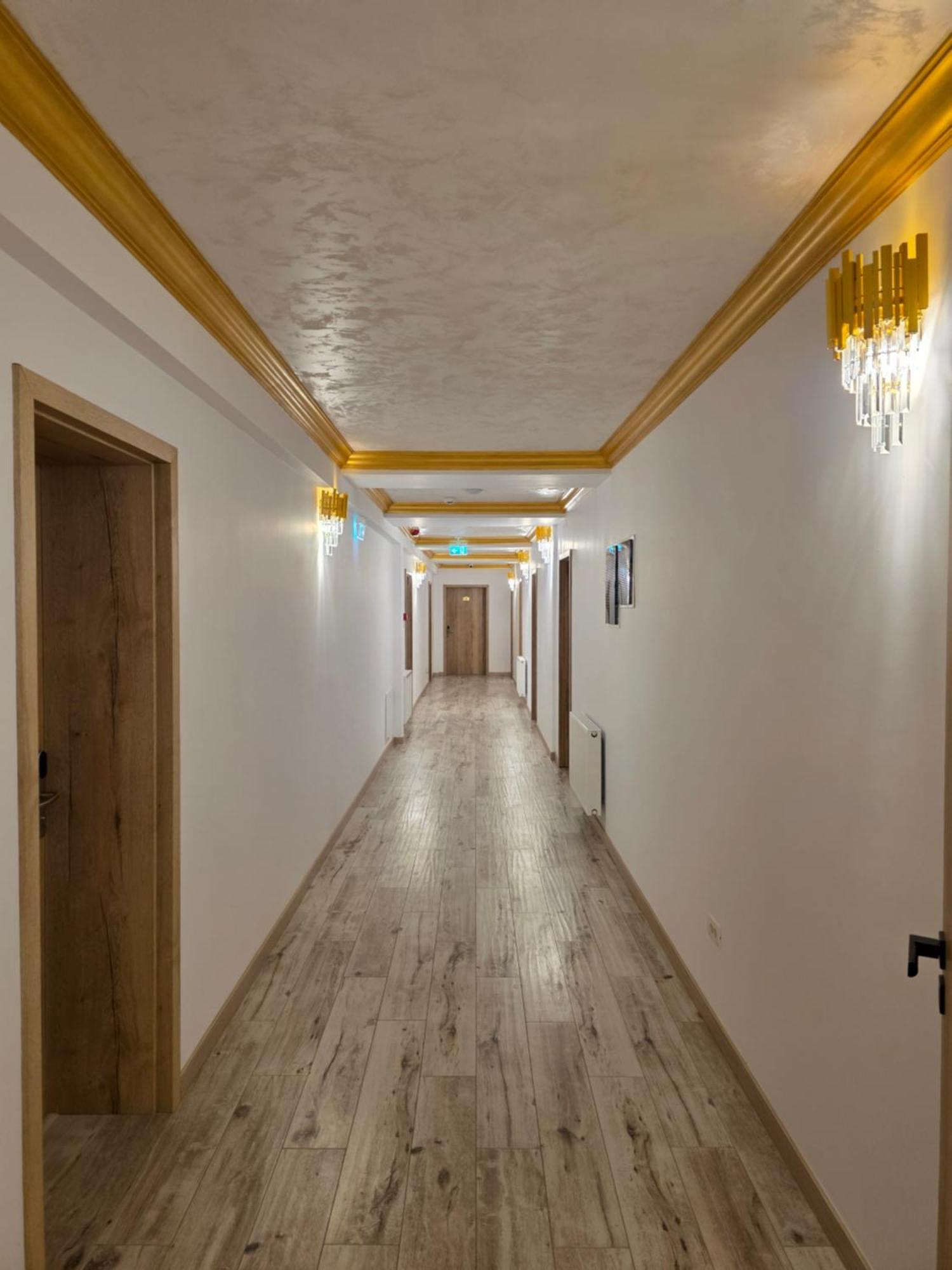 Colt De Rai Hotel Resita Exterior photo